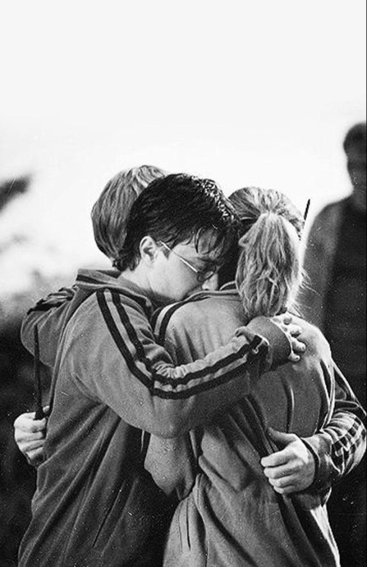 Bu dünyada asıl sihirli olan şey kelimelerdir. Kelimeler, insanı yaralayabilir de iyileştirebilir de.

Harry Potter