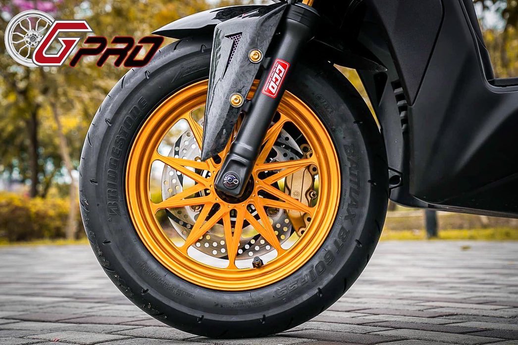 G_protech's tweet photo. The force is strong with this one, flawless custom job with a brand new set of Gpro wheel rims GR10 in golden anodize, another happy rider who took his bike to next level.
.
Get yours now!!!
.
________________
Like - Follow - Share
________________
.
#yamahaforce #yamahaforce155 https://t.co/mKbe2Gk9L5