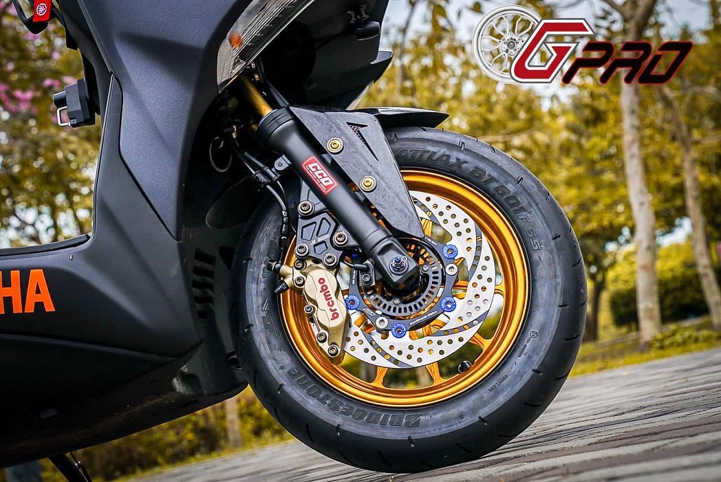 G_protech's tweet photo. The force is strong with this one, flawless custom job with a brand new set of Gpro wheel rims GR10 in golden anodize, another happy rider who took his bike to next level.
.
Get yours now!!!
.
________________
Like - Follow - Share
________________
.
#yamahaforce #yamahaforce155 https://t.co/mKbe2Gk9L5