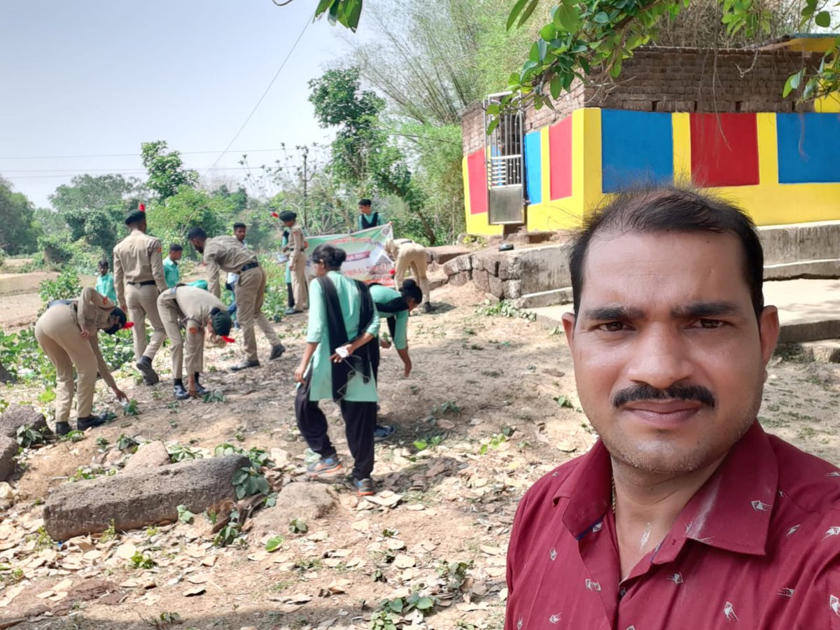 OdishaSeven's tweet photo. #NationalCadetCorps#OdishaDte#CuttackGp#Celebration of "World Heritage Day"by cadets of 7(O) Bn NCC,Bhadrak.The cadets carried out Rally and Cleanliness drive of Bateswar Shiva Temple.Khaira,Balesore on 18 Apr 2022.Str 01 ANO and 27 cadets.
@utkalpride 
@kalinga_sagar https://t.co/VV2cubDJK9
