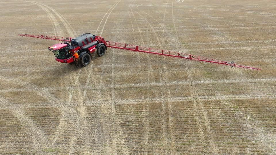 AgrifacAU's tweet photo. No messing around here💪Eric Featherstone from #Pingrup, Southern #WA put his new #CondorEnduranceII straight to work upon delivery. His machine is equipped with a 49m boom, #StrictSprayPlus and 8000L spray tank capacity.
#Agrifac #AgrifacAU https://t.co/qnVufDs9wG