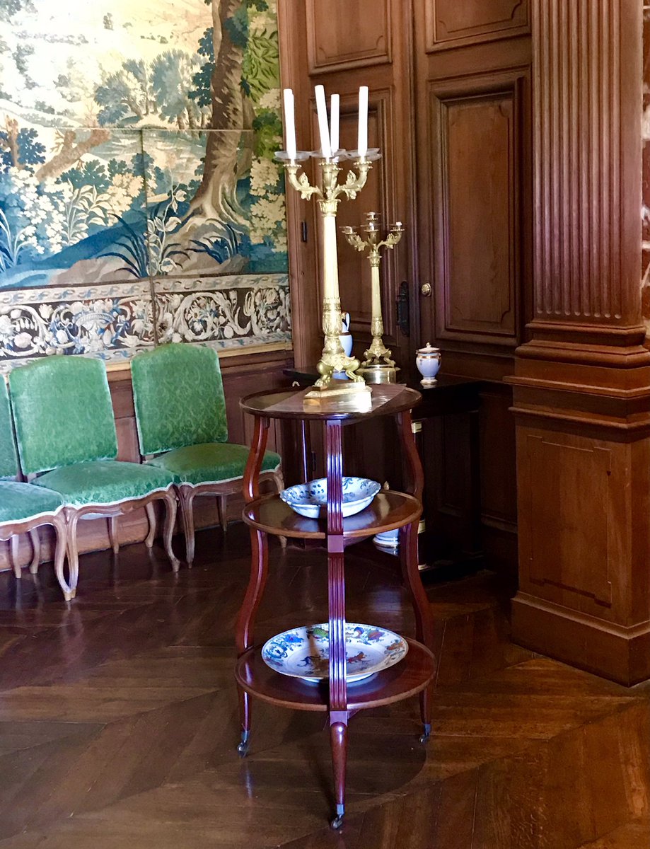 MaceScaron's tweet photo. Un Valet-Muet du château de #Serrant . Aujourd’hui, on dit : « un ministre ». https://t.co/TetSk2LdKF
