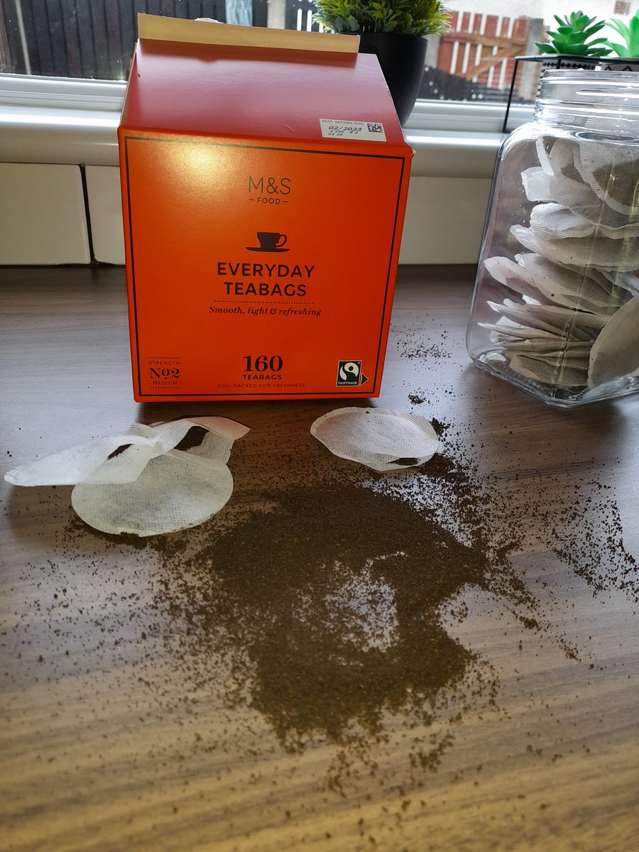 Viper735's tweet photo. @marksandspencer every pack opened has several split teabags. Batch issue? https://t.co/txT7XYm9Ab