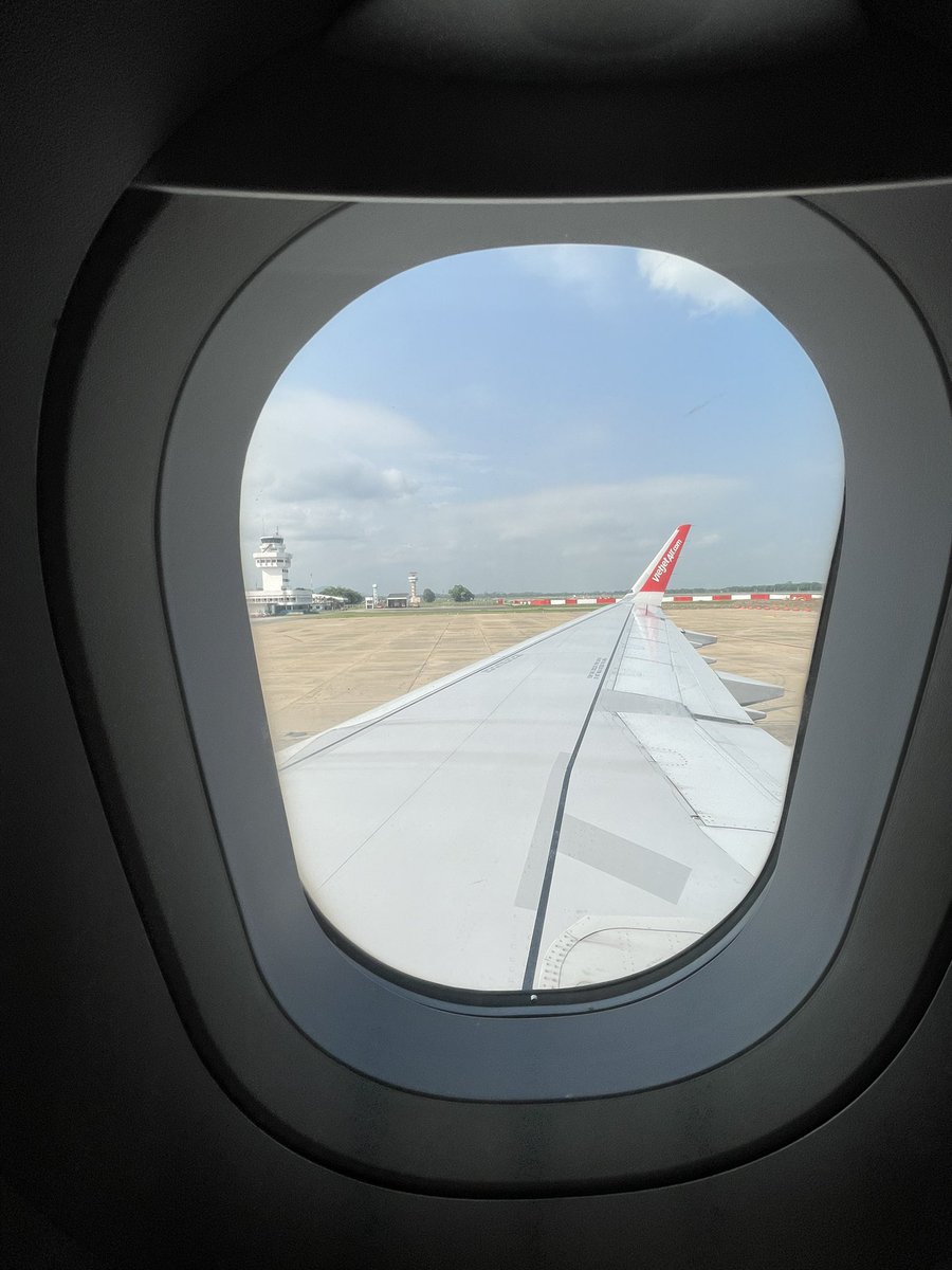 onnalindevs's tweet image. I am now on a flight back to BKK. After a week being gone off Twitter. I had to fly home as there has been some family emergencies I had to deal with. All the love and gratitude to my amazing friend who has been checking in on me the whole week. ILYSM @aahiknsv 💚