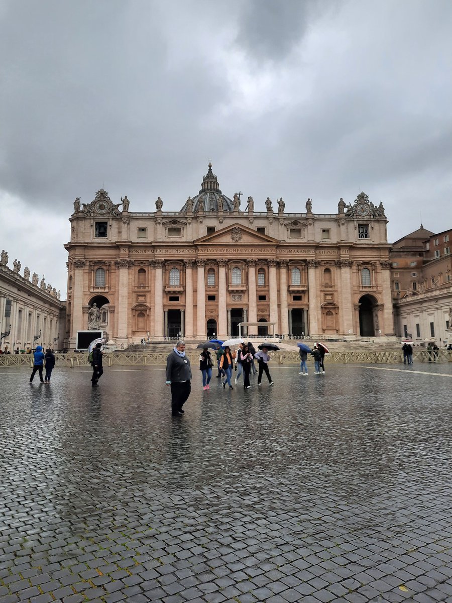 1ej0_'s tweet photo. Vaticano https://t.co/gMjA7NOxYL