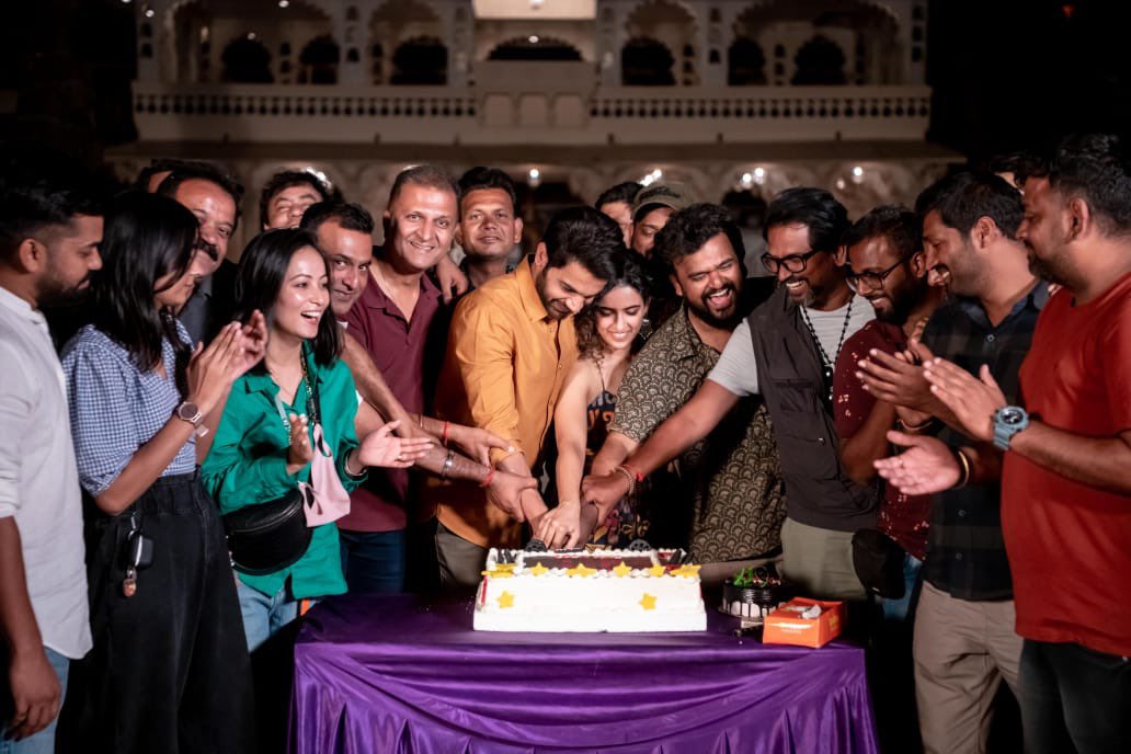 Cinemasahitya's tweet photo. It's a wrap for Bhushan Kumar and Dil Raju's suspense thriller HIT - The First Case! This @KolanuSailesh directorial starring @RajkummarRao and @sanyamalhotra07 culminates shooting the final schedule.
#Hit #BhushanKumar @TSeries @DilRajuProdctns #shivchanana https://t.co/iJVSyiWDli