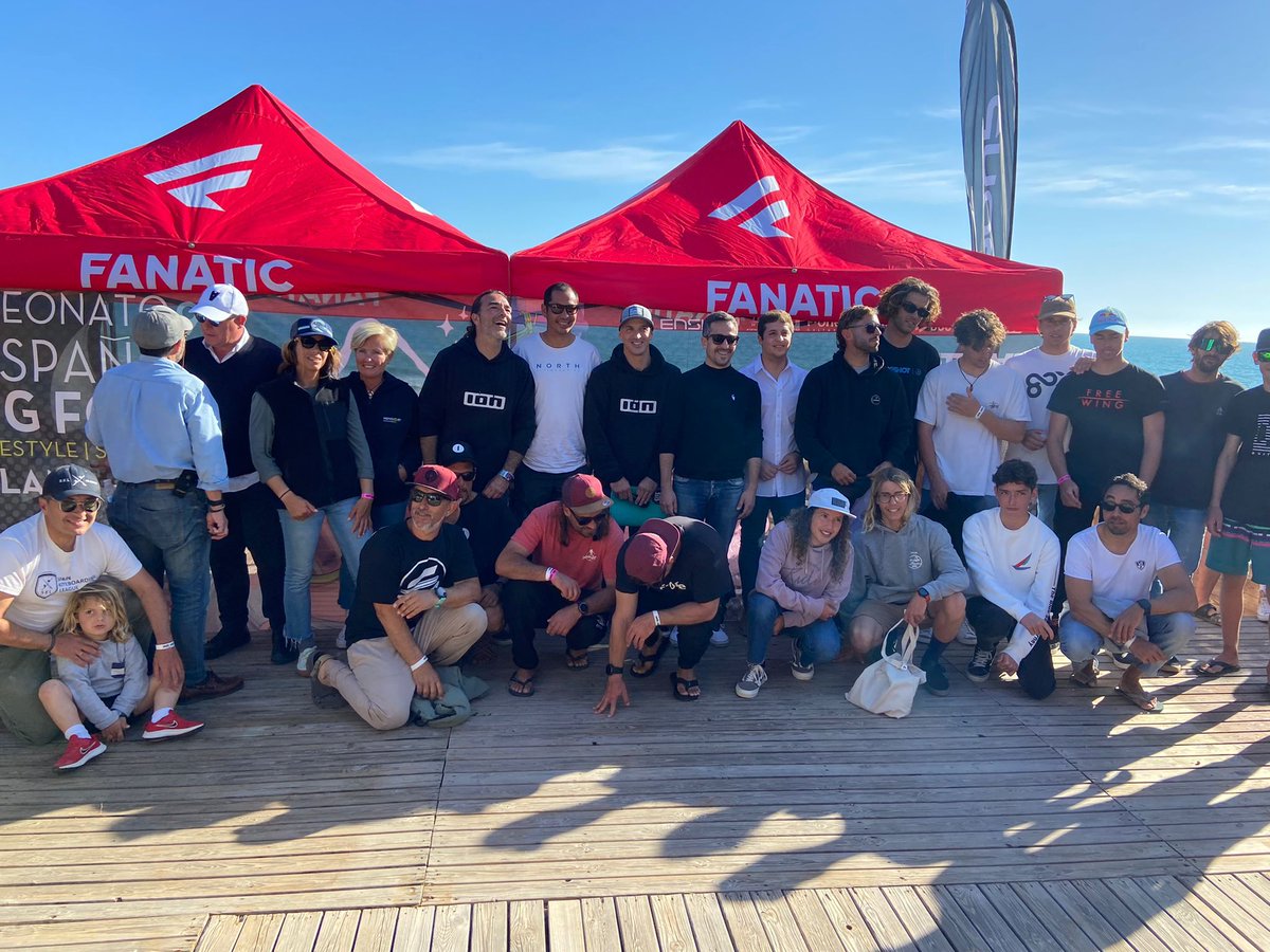 AETCadiz's tweet photo. Del 9-11 abril Campeonato de España de Wingfoil en #LaBarrosa #Chiclana modalidades #SurfSlalom y #SurfFreestyle 1ª prueba del circuito nacional.
🚩Spain Wing Foil League,
📍Atenas Playa
📥Ayto. Chiclana, Federación Andaluza de vela, Escuela de Surf Sancti Petri, @novojet https://t.co/iMHOvWIshL