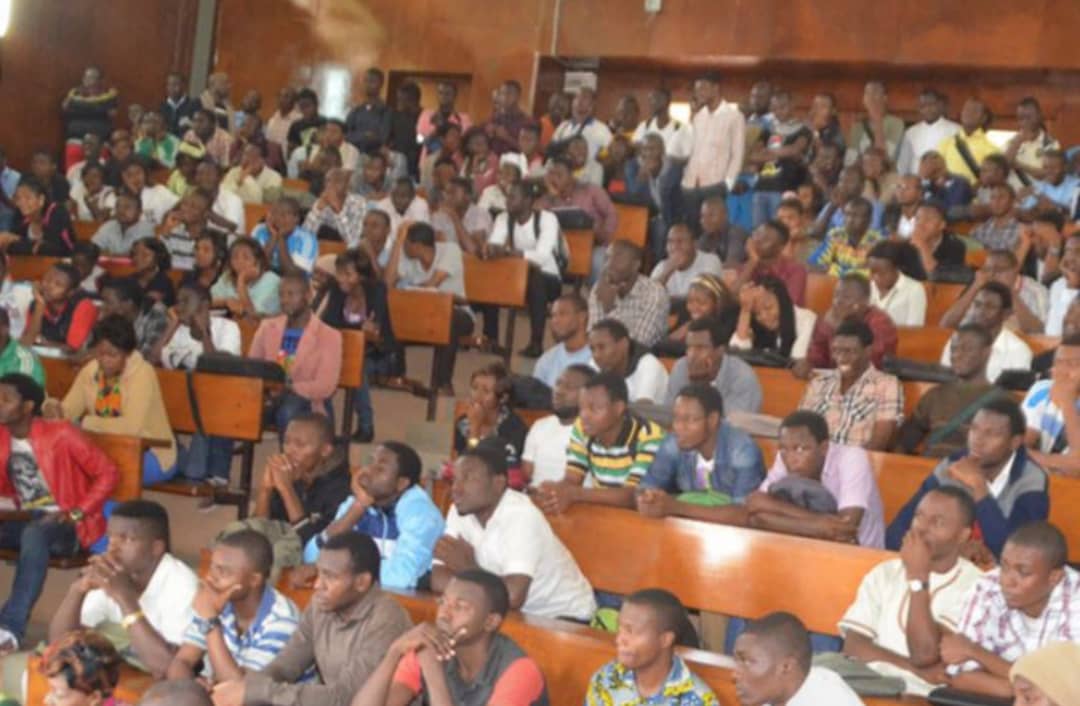 CRTV_web's tweet photo. #Cameroun
Les candidats aux examens nationaux du Brevet des Techniciens supérieurs (#BTSCameroun) et du Higher national diploma session 2022 composent dès ce 18 Avril jusqu'au 23 Avril prochain, les épreuves pratiques. https://t.co/CNKw9IoKvA