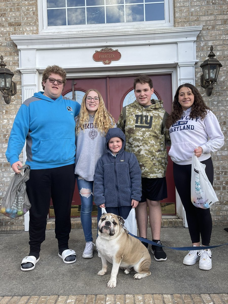MrColli1's tweet photo. #Colli_Family
#Cuz_Love
Happy Easter💜💚🧡💛❤️ https://t.co/h8wNo1srOM