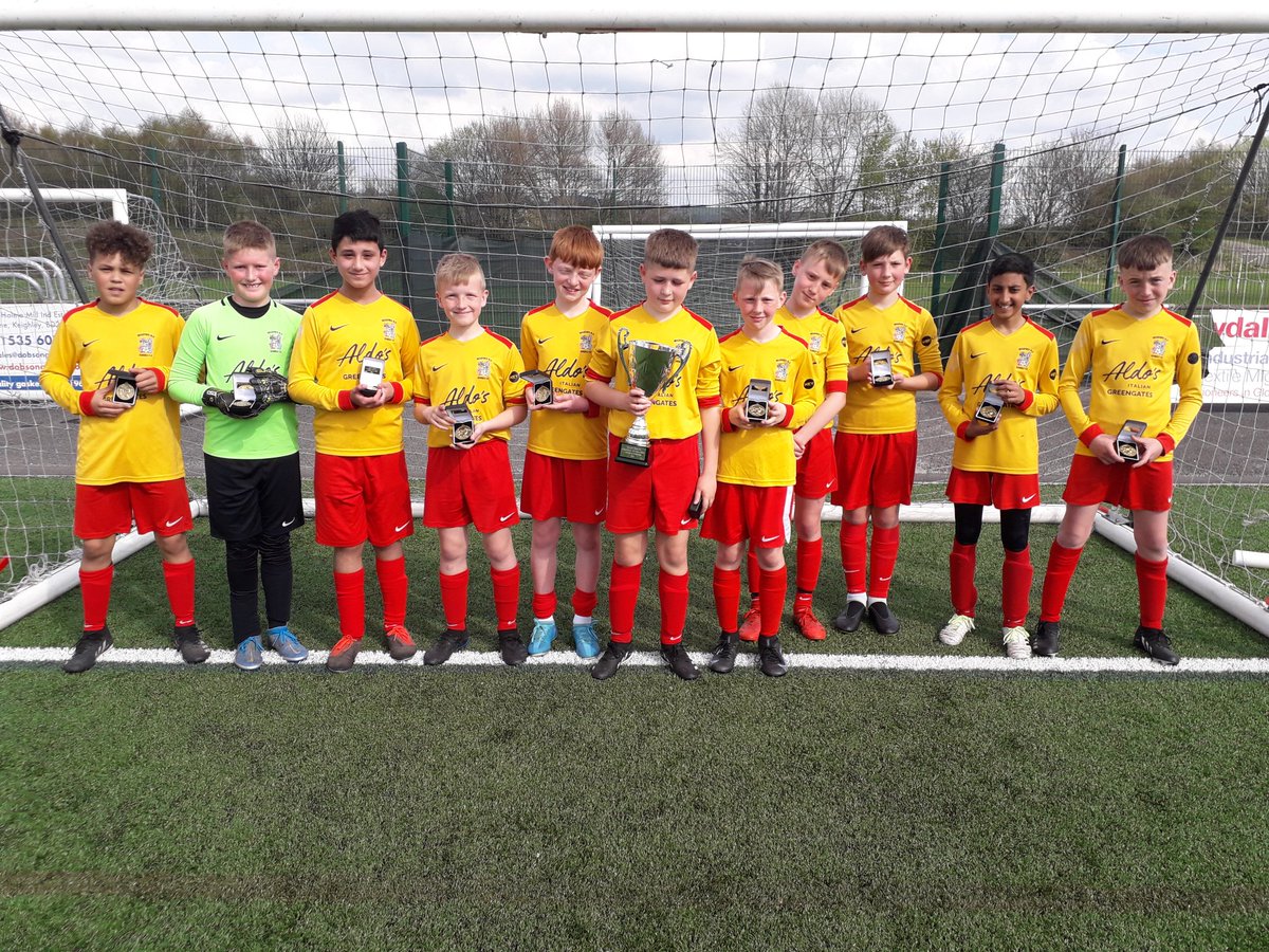 PaulEvo73's tweet photo. Valley Parade Memorial Tournament. 
Saturday u12s -🏆Winners @BfdSchoolsFA 🤝 Fair Play Award  @sandylanejfc 
Sunday u14s -🏆Winners @LincolnCity_FC 🤝 Fair Play Award @QCJFC 
Thanks to all that took part &amp; supported the event this weekend 👏 @bradfordmdc @POAUnion @bradford2025 https://t.co/Bs68L5ps7H