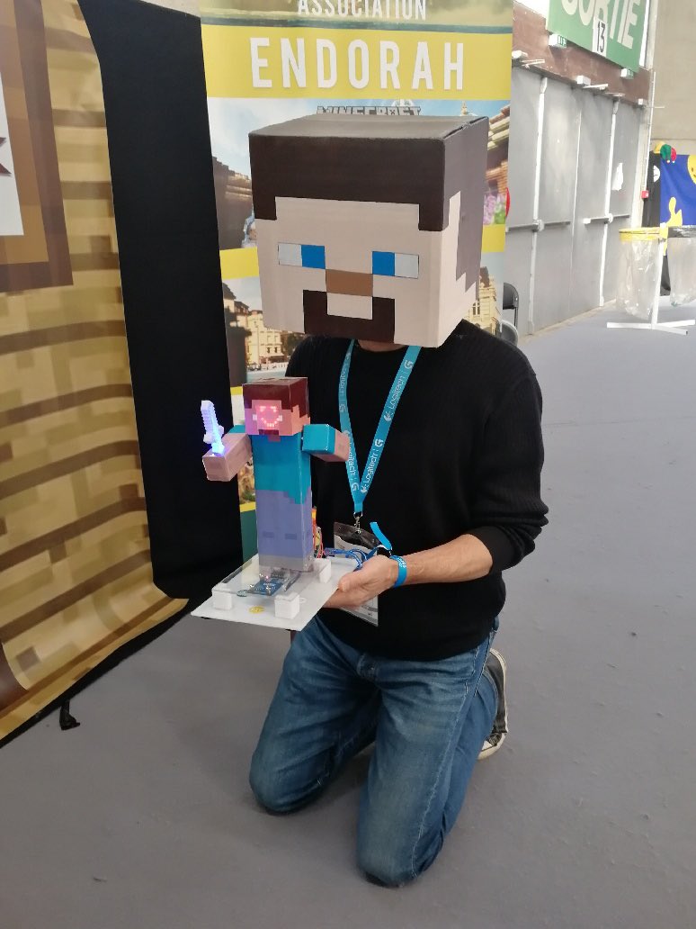 QuaiLab's tweet image. #ga2022 venez vous initier à #Tino Minecraft programmable en #scratch