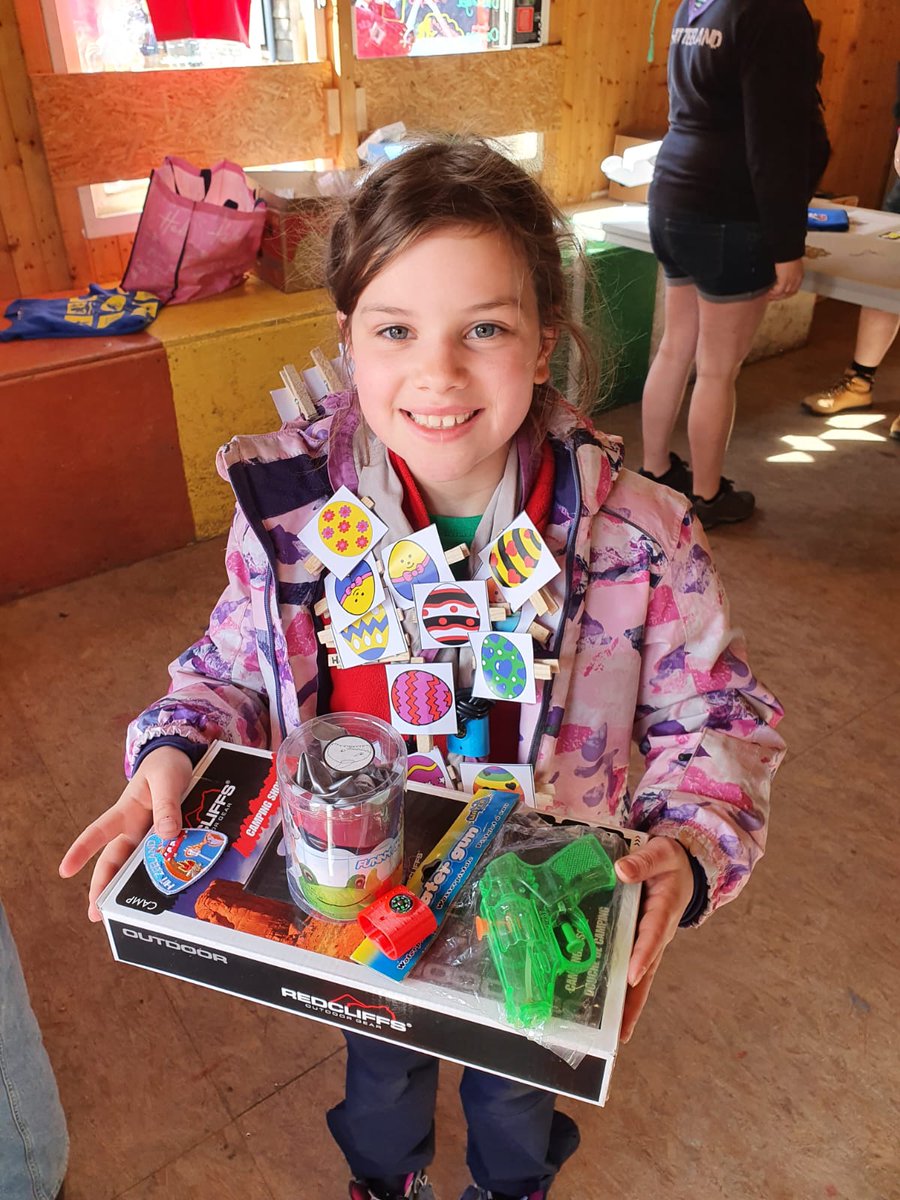 Een van onze eigen kippetjes won het #eierverzamelspel tijdens het ontbijt! 25 eitjes gevonden! Wat goed!