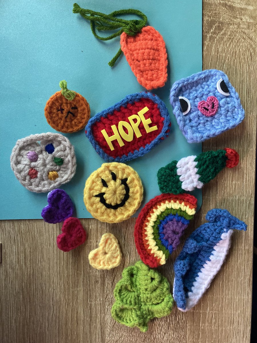 first photo was me waiting for my <a href="/knittingnookph/">Knitting Nook PH 🧶</a> pins that finally arrived today!!!! 🤩

brb while i stick this on everything i own 🥰