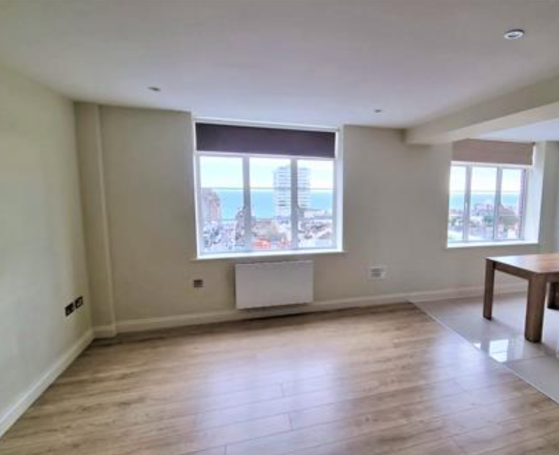 KhalilInfo's tweet photo. Mitre House #Brighton

A modern and stylish two bedroom apartment in a stunning art deco centally located building. 

2 double bedrooms, 2 bathrooms, open plan kitchen, lounge &amp; dining area.

Fully furnished and beautifully decorated throughout. £3,000 per month. Available now. https://t.co/7LXv9Fk0y1