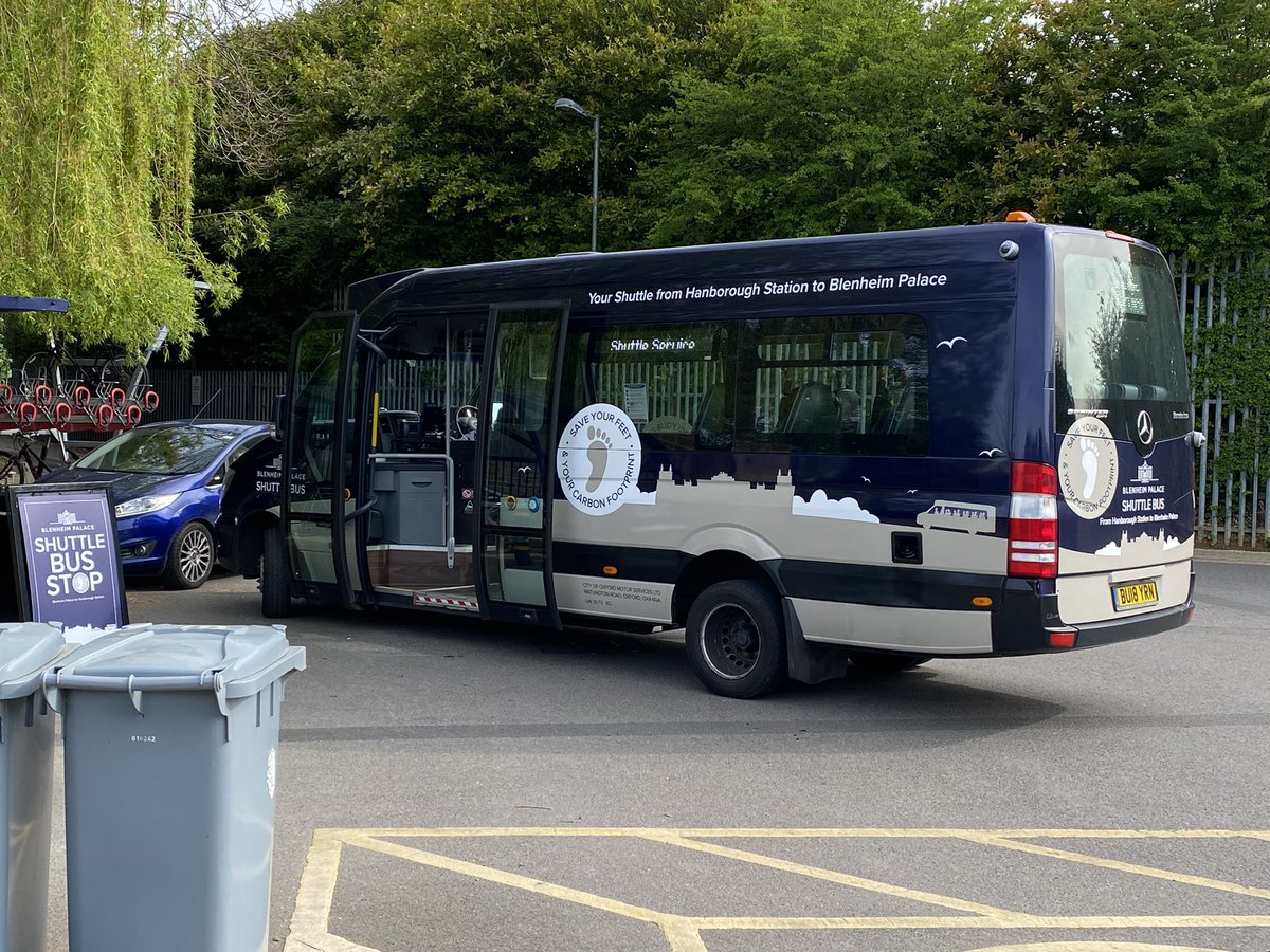 loypass_SCCar's tweet photo. 🚉➡️🏛 Attention @BlenheimPalace fans!
Getting there just got a tad easier: route 233 is now supplemented by a shuttle service from #Hanborough station in the hands of ex-PickMeUp City Sprinters. Whether this is a temp/event measure, is still unclear - either way, don’t ignore! https://t.co/mcZAPY0akk
