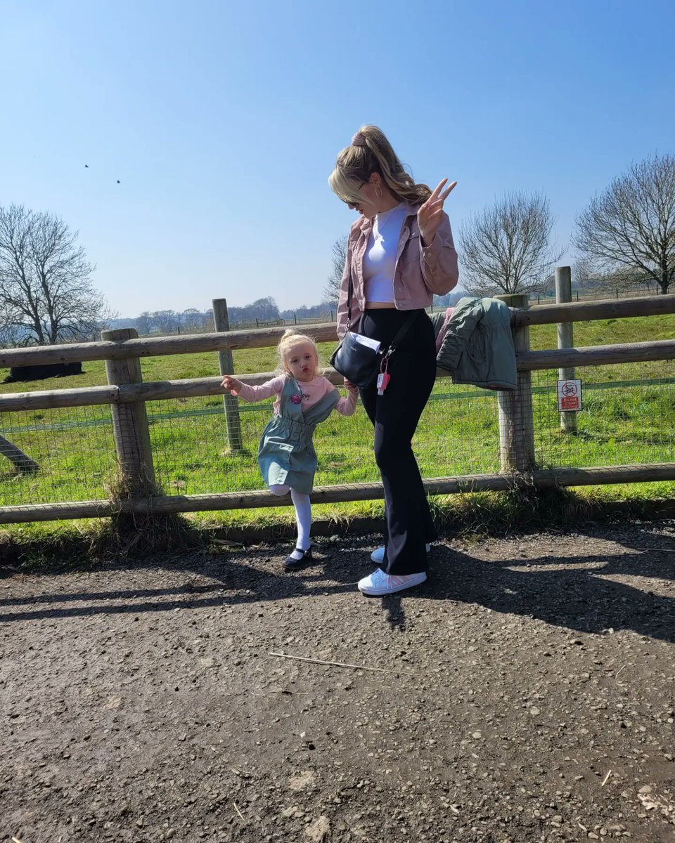 Good morning and happy belated Easter 🐣 

We've spent the weekend celebrating my lovely Robyns 4th birthday❤️

Hope everyone is goood ❤️