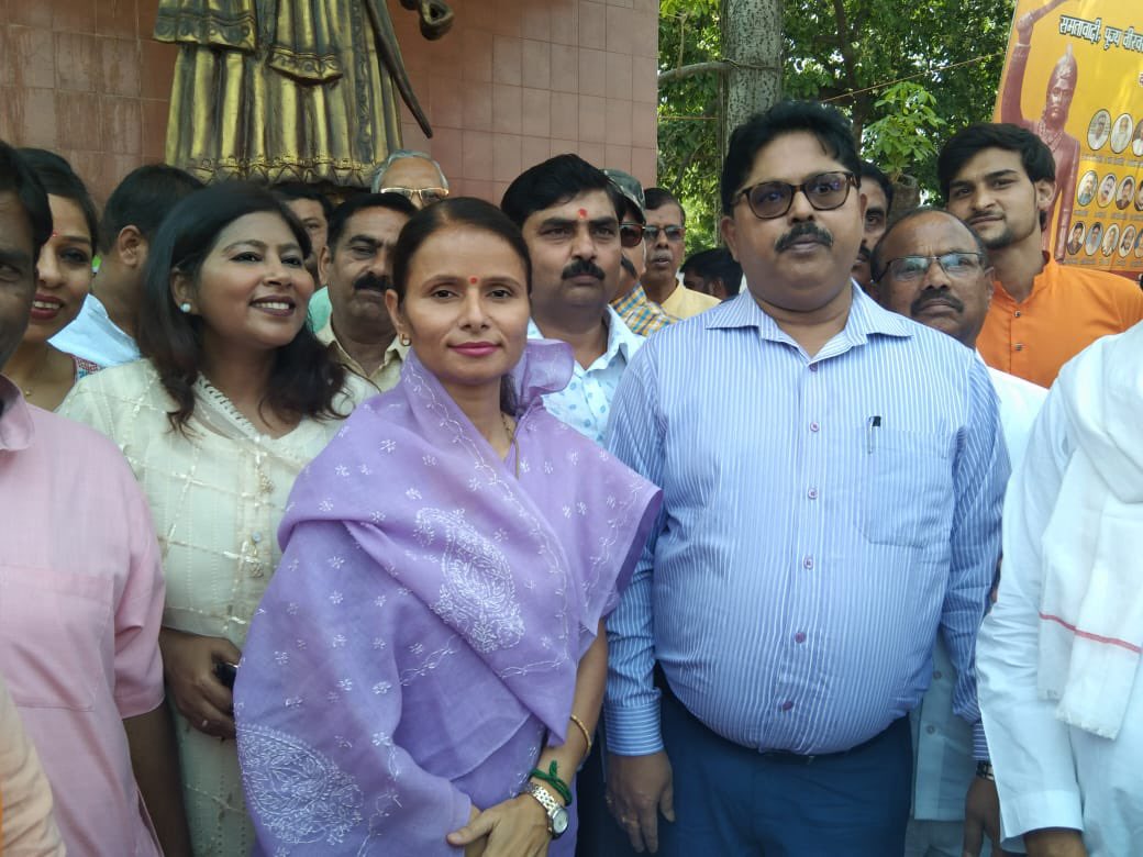 Lctsl_Lko's tweet photo. Today on 18th April, 2022 #electricbus service of @Lctsl_Lko from Sandila to Lucknow inaugurated by honb’le MLA, Sandila @IAlkaSingh. 

@CMOfficeUP @LucknowDivision @AdminLKO @upsrtc_lko @aksharmaBharat @News18UP @ABPNews @ZeeNews https://t.co/bHU7zX6AXZ