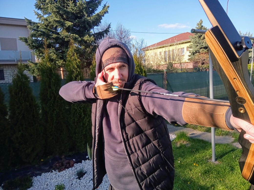 FobTi's tweet photo. Went hunting some pokémons in my garden. 😁🎯
#samick #samicksage #archery #bow #recurvebow #passion #WhatAGameDevLooksLike https://t.co/eaRhpUwCyb