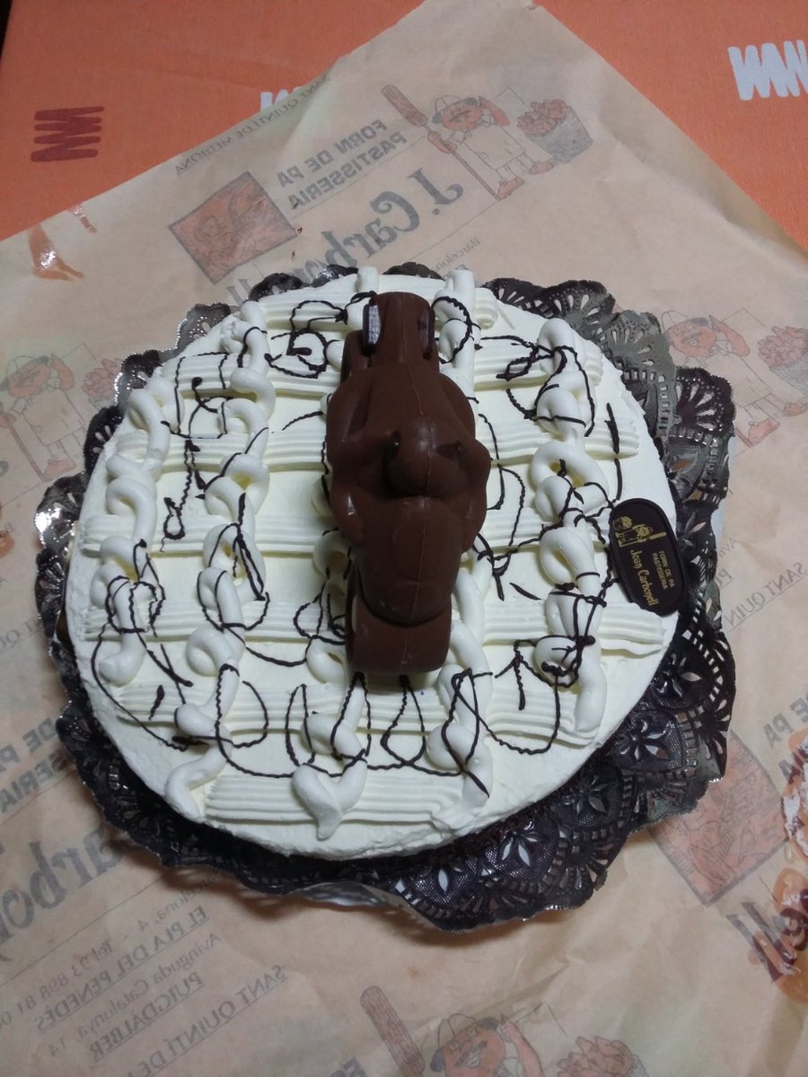 sergihuete's tweet photo. La meva #MonadePasqua una moto de xocolata envoltada de més xocolata i mantega
#Pasqua2022 #SetmanaSanta2022 https://t.co/GC7qiMMwDe