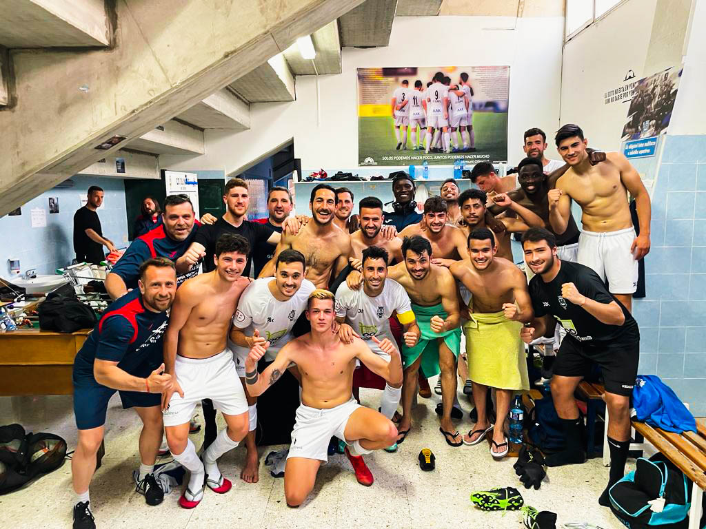 CD_Olimpic's tweet photo. 𝗛𝗮𝘀𝘁𝗮 𝗲𝗹 𝗳𝗶𝗻𝗮𝗹 !

#VamosOlimpic #SiSePuede #Permanencia #Victoria https://t.co/UDkDoXX6sh