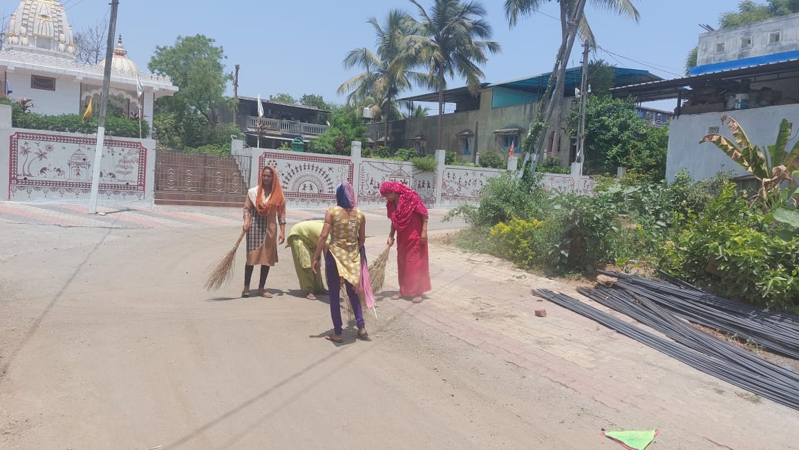 swachhtapi's tweet photo. વિશ્વ ધરોહર દિવસને અનુલક્ષીને વાલોડના કમાલછોડ ગ્રામ પંચાયત, જાહેર સ્થળો-રસ્તાઓ,ધાર્મિક સ્થળોની સાફ-સફાઈ કરાઈ
#tapi #swachhtapi #worldheritageday #cleandrive #swachhgujarat #SBMGramin #valod #kamalchhhod
@CollectorTapi @DdoTapi
@CMOGuj @PMOIndia
@SBMR_Gujarat @infotapiadi https://t.co/VF5TQ23hQa