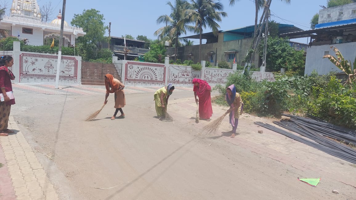 swachhtapi's tweet photo. વિશ્વ ધરોહર દિવસને અનુલક્ષીને વાલોડના કમાલછોડ ગ્રામ પંચાયત, જાહેર સ્થળો-રસ્તાઓ,ધાર્મિક સ્થળોની સાફ-સફાઈ કરાઈ
#tapi #swachhtapi #worldheritageday #cleandrive #swachhgujarat #SBMGramin #valod #kamalchhhod
@CollectorTapi @DdoTapi
@CMOGuj @PMOIndia
@SBMR_Gujarat @infotapiadi https://t.co/VF5TQ23hQa