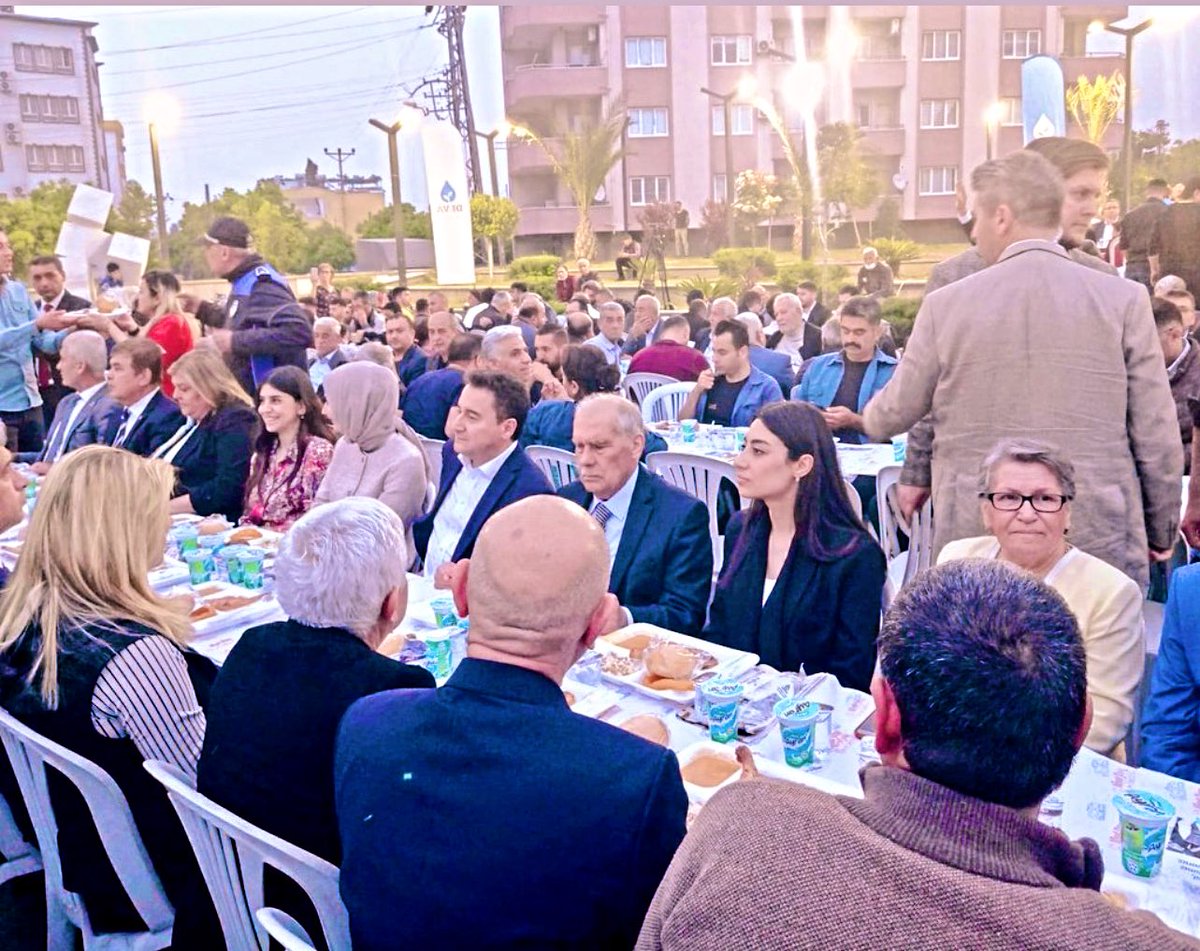 nazlisedavural's tweet photo. Genel Başkanımız @alibabacan‘ın  katılımıyla gerçekleşen Adana İftar Programının ardından @devapartisi 69. Genel Merkez Başkanlık Kurulu toplantımız için yolculuk Ankara 🛫 https://t.co/QK69GrsWba