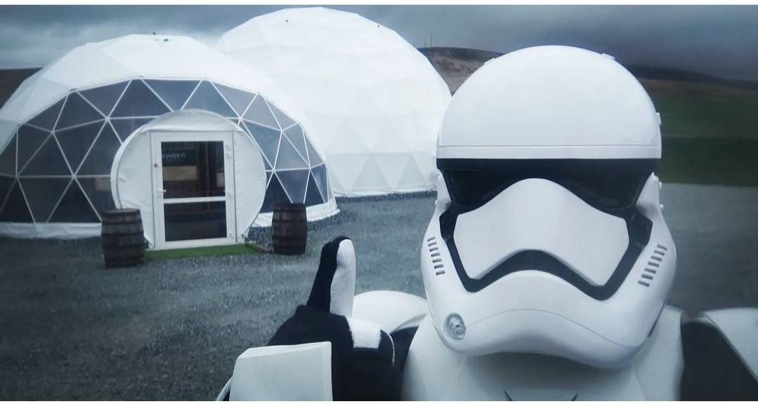 501stIreland's tweet photo. TK23020 is on patrol to make sure the place is looking good for the arrival of his trooper friends in May.
See you in Portmagee for the #MayThe4th festival in #Porgmagee (see what we did there 😀)
#FirstOrder #Stormtrooper #501stIreland #BadGiysDoingGood #VadersFist #FISD #501st https://t.co/q3tbryzSLg