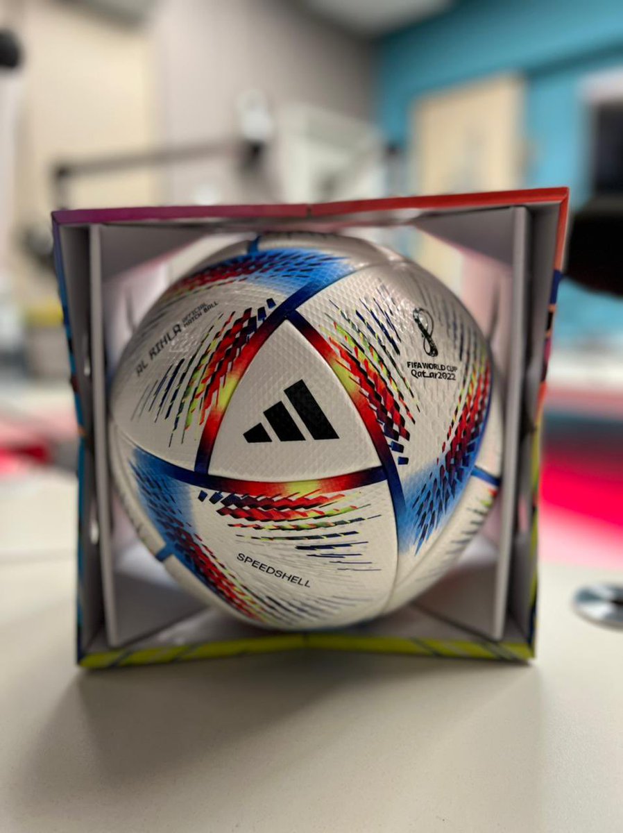 SANTIAGODELMORO's tweet photo. Arrancamos la semana con todo! Hoy regalamos las Pelotas oficiales del Mundial. La Al Rihla Pro puede ser tuya. Participás con el hashtag #ElClubDelMoro @la100fm de 6a10 en FM99.9 la 100 https://t.co/iFQToTsLdt