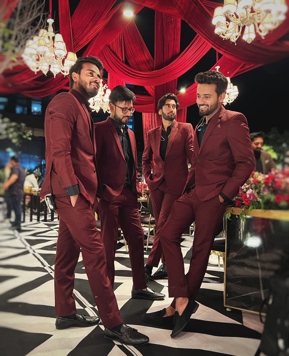 twin_strings's tweet photo. 🍷 

#twinstringslive https://t.co/gBoFy53dvr