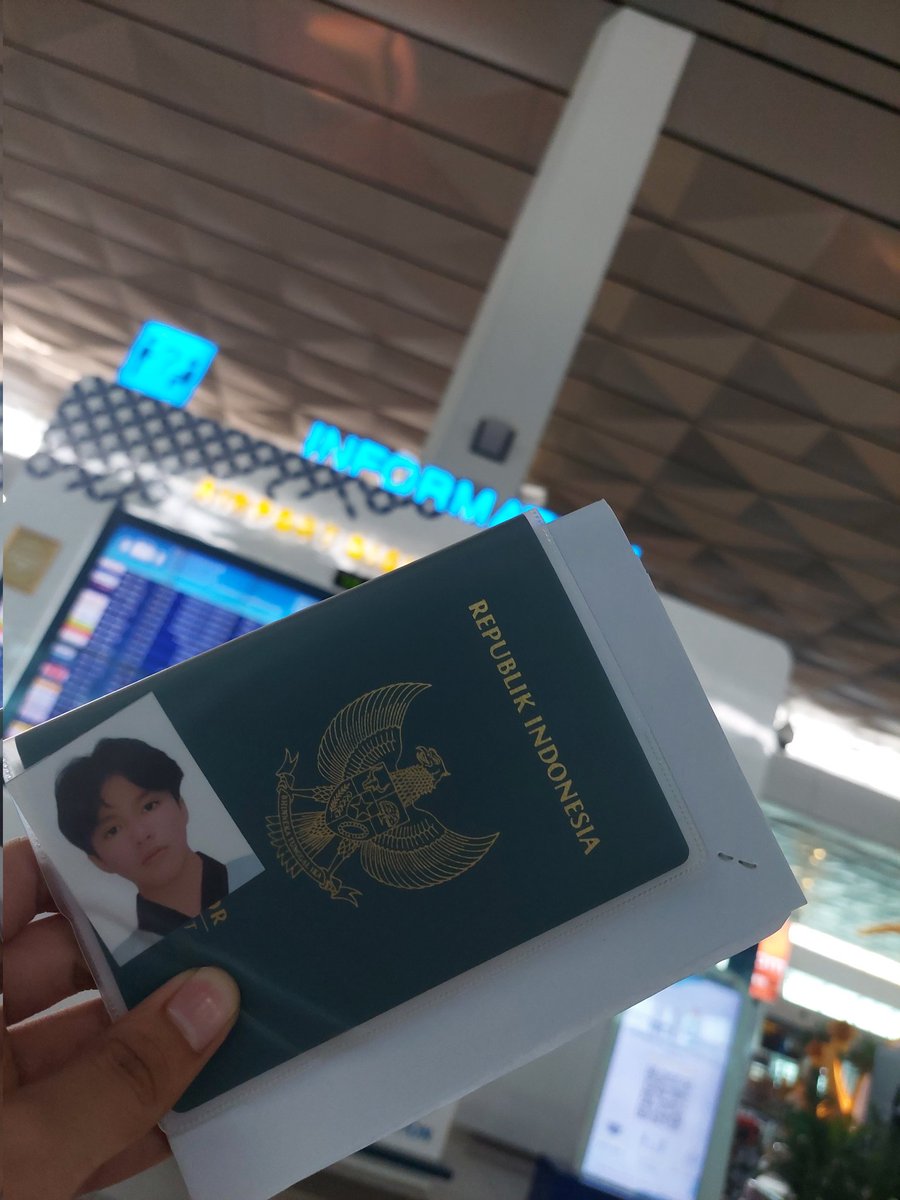 Andisultan_20's tweet photo. Bismillahirrahmanirrahim 🇮🇩✈️🇸🇬✈️🇰🇷. 
Fii Amanillah. Semoga Allah memberikan kesehatan dan keselamatan untuk tim Taekwondo 🇮🇩 . dan bisa memberikan hasil terbaik . Aamiin 🤲 
(pengalaman pertama tanding internasional di kelas Junior) #Ramadhan https://t.co/JvNYR37YlN