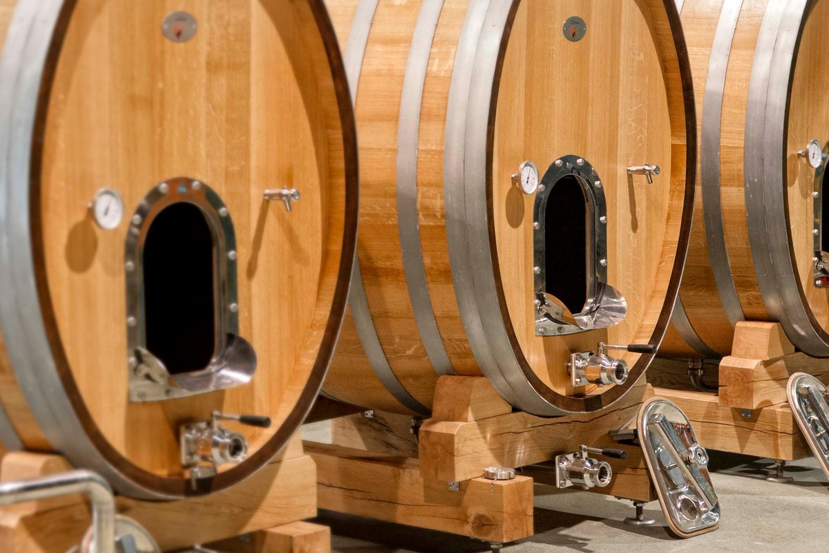 TerrasGauda's tweet photo. Mediante la técnica del #battonage, preservamos en los #fudres la frescura aromática que proporcionan el #Albariño, el #CaíñoBlanco y el #Loureiro.
#GrupoTerrasGauda #SomosTerrasGauda #TerrasGauda #RíasBaixas #RíasBaixaswine #winelovers #wineries https://t.co/TtqF3nPVlO