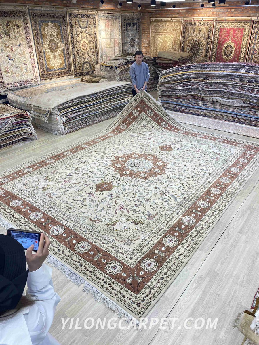 silkpersianrug's tweet image. Handmade wool-silk oriental carpet from Yilong will be shipped to our customer. #woolsilkrug #Chineserug #handmaderug #orientalrug #persianrug
Email address: alice@yilongcarpet.com 
WhatsApp: +86 156 3892 7921  yilongcarpet.com