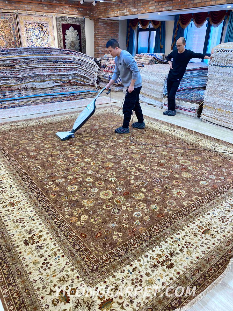 silkpersianrug's tweet image. Handmade wool-silk oriental carpet from Yilong will be shipped to our customer. #woolsilkrug #Chineserug #handmaderug #orientalrug #persianrug
Email address: alice@yilongcarpet.com 
WhatsApp: +86 156 3892 7921  yilongcarpet.com