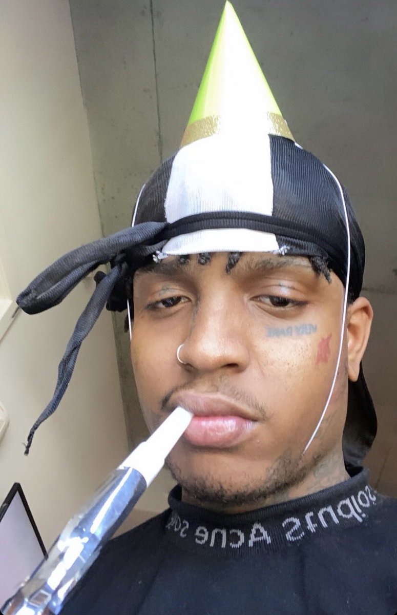 slumppgod's tweet image. Happy 26th Birthday Ski! 🖤🥳