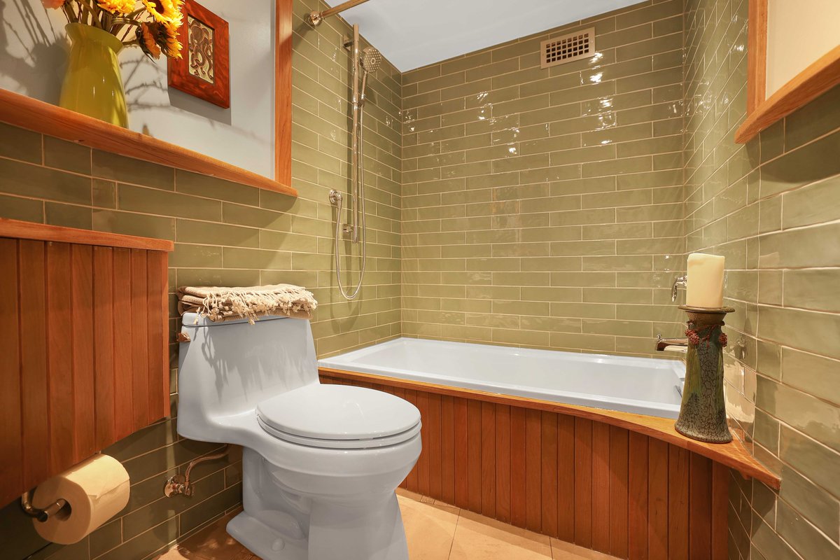 All_Eco_Center's tweet image. It&apos;s #ProjectReveal Day! Dave Taghipour w/ his mentor,  Alan Abrams, a respected Takoma Park MD Architect. Alan entrusted All Eco w/ a unique remodeling project. This renovation included the tub, bathroom, foyer, and bedroom in his Penthouse condo in a Takoma Park high-rise.