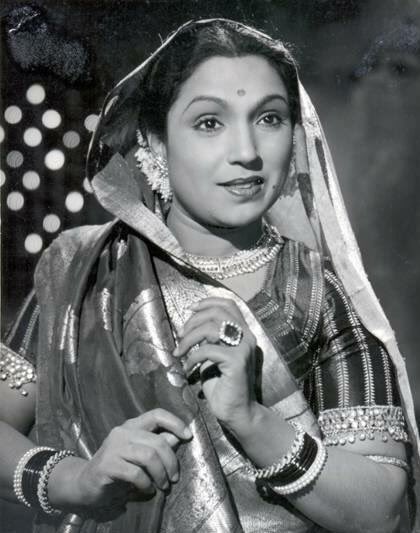 Remembering the legendary #LalitaPawar on her birth anniversary (18/04). 

She may have gone unsung on her lonely death in Pune in 1998 but Lalita Pawar lives in the hearts of cine-goers. 

What are your favourite Lalita Pawar roles?