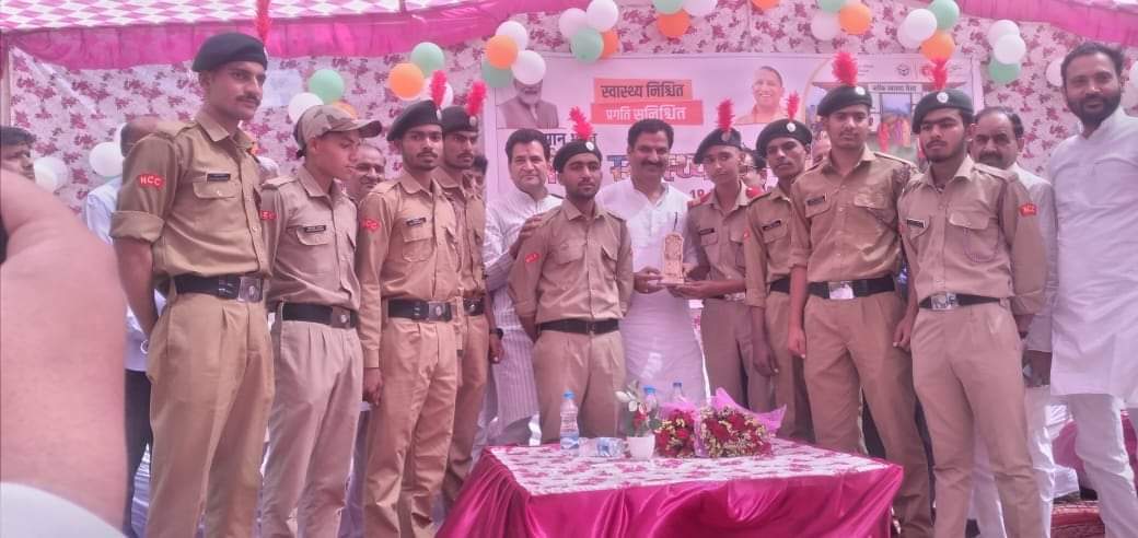 MukeshCh4BJP's tweet photo. आज विधानसभा के कस्बा नकुड में सी०एच०सी० पर आयोजित ब्लाक स्वास्थ्य मेला कार्यक्रम में मुख्यअतिथि के रूप में आमंत्रित करने के लिए सभी आयोजनकर्ताओं का आभार।
आयुष्मान लाभार्थियों को कार्ड वितरित कर क्षेत्रवासियों को सरकार की लाभकारी योजनाओं की विस्तार से जानकारी दी|
#mlaNakur https://t.co/TuA03PVXvQ