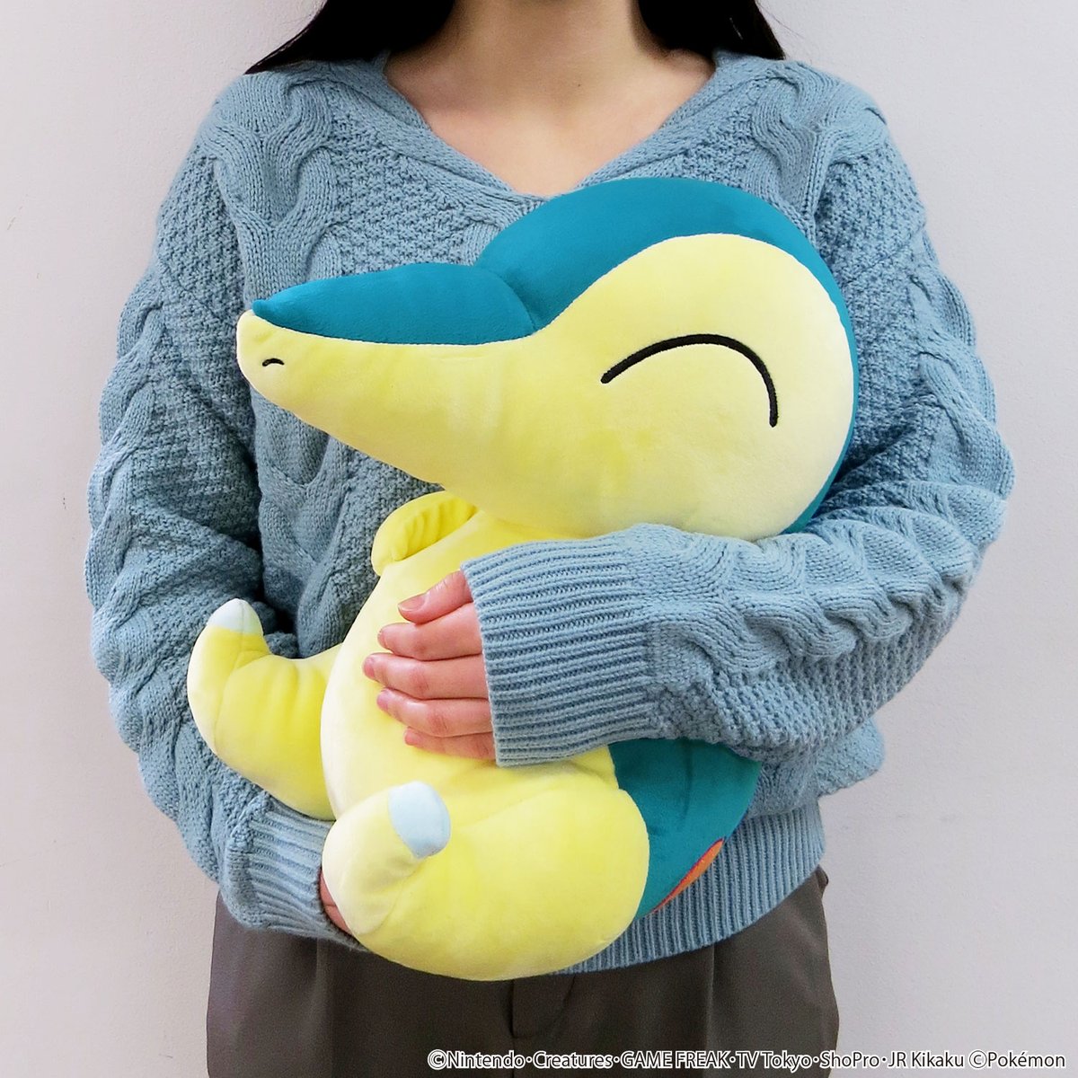 PokéXperto on Twitter: "Nuevos peluches gigantes de Pikachu y Cyndaquil de  San-ei a la venta en julio en Japón https://t.co/tPRa1trreB" / Twitter