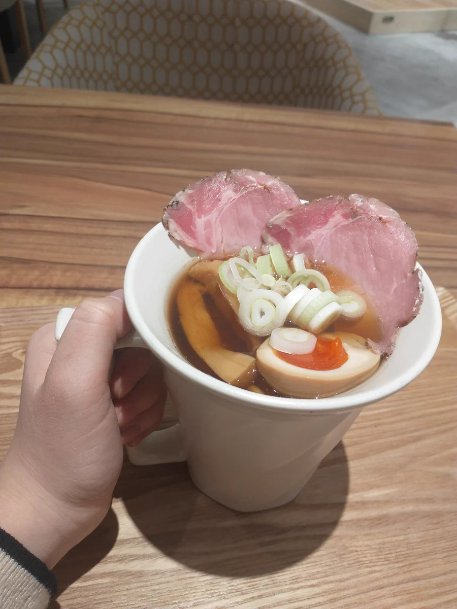【話題】仕事終わりにカフェでこってりしてる