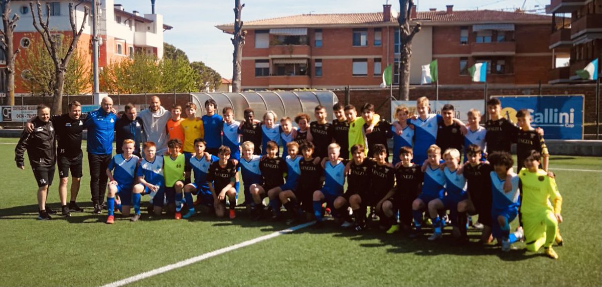 ppj08edustus's tweet photo. Päätösottelussa haastettiin Venezia FC hienosti, mutta taivuttiin 3-0 tappioon. Hieno sijoitus 7 / 24 kovassa seurassa. #gallinicup2022 https://t.co/fUUiTM3g3h