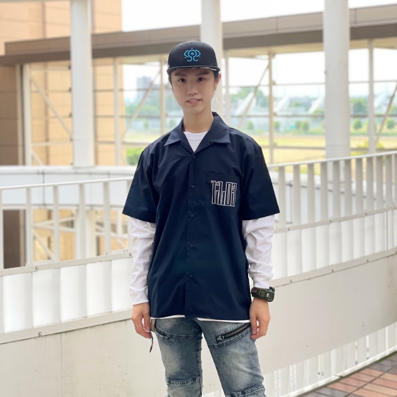 messa_store's tweet photo. 📣在庫数残りわずか

オープンカラーシャツに大胆にプリントを施した逸品

『Cyberia Layer:03』

このCDジャケットの為に安倍吉俊氏が特別に描き下ろしたイラストを背面に大きくデザインをしたオープンカラーシャツ!

#CCW_lain
#serialexperimentslain
#クラブサイベリア
#メッサストア
#messastore