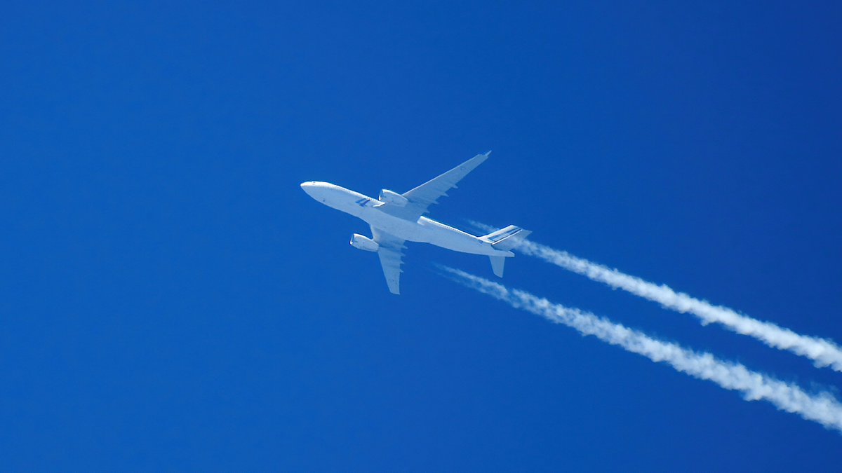 EHSBspotter's tweet photo. 🇫🇷F-UJCT, an Armee de l'Air Airbus A330 returning to 🇫🇷Paris Charles de Gaulle from 🇳🇴Oslo Gardermoen, up at 40,000 ft as #CTM1076, spotted yesterday afternoon.

#NLspot @NLspot🇳🇱 https://t.co/sF4FWQRxKz