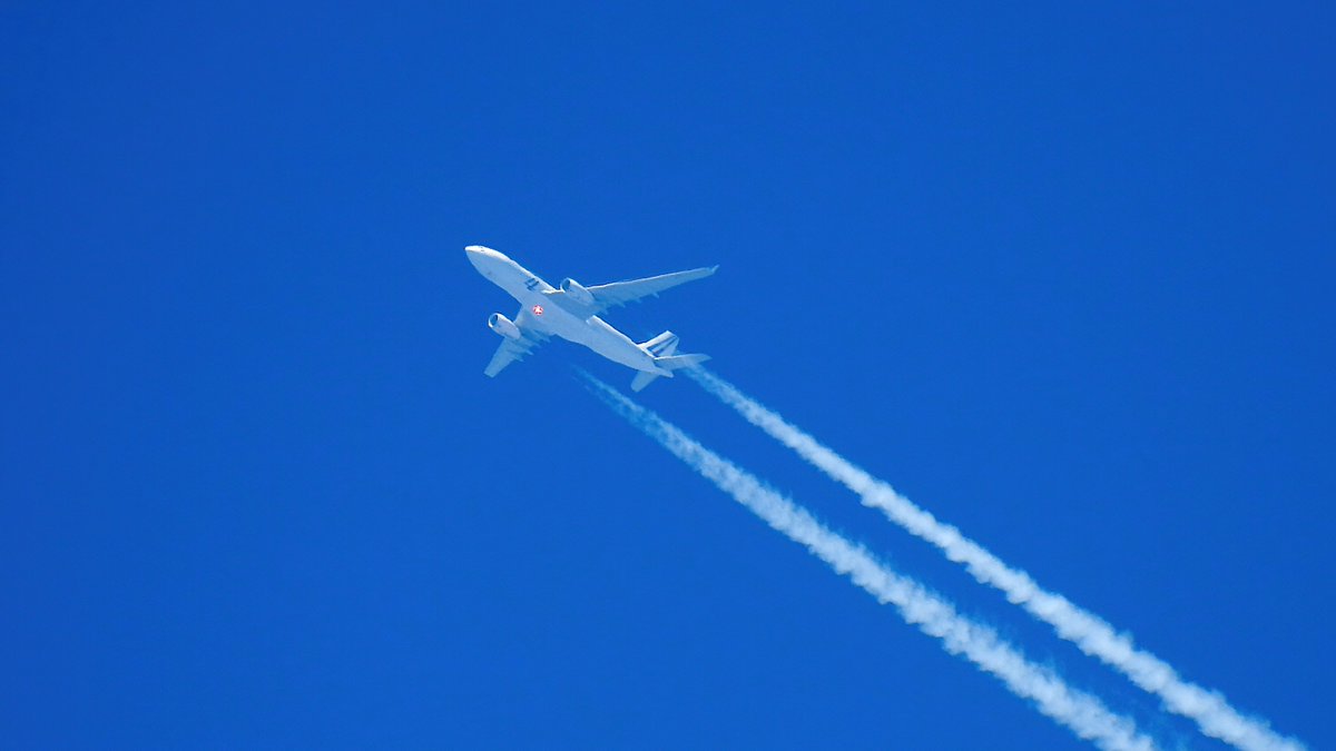 EHSBspotter's tweet photo. 🇫🇷F-UJCT, an Armee de l'Air Airbus A330 returning to 🇫🇷Paris Charles de Gaulle from 🇳🇴Oslo Gardermoen, up at 40,000 ft as #CTM1076, spotted yesterday afternoon.

#NLspot @NLspot🇳🇱 https://t.co/sF4FWQRxKz