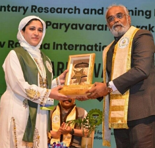 OfficeOfLGJandK's tweet photo. Congratulations to Munjid Maryam, student of SKUAST-Kashmir, on winning Best Speaker Award at the National Environment Youth Parliament (NEYP) 2022. We all are proud of your achievement. Best wishes for your future endeavours. https://t.co/aEMw9xNh5W