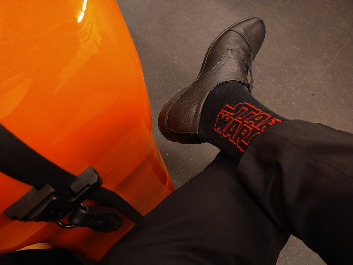 theorangecase's tweet photo. #tbt Cheating on the strict performance dress code 😇
#StarWars #StarWarsInConcert #Cello #Nerd #Geek #TheOrangeCase #BarklaysArena #Hamburg https://t.co/LVwlCTWurz