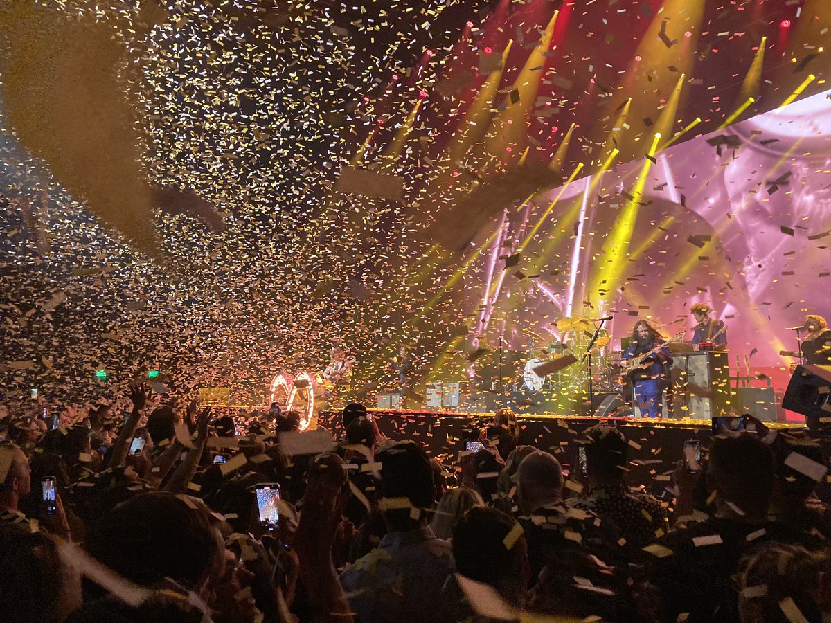 gillyboy17's tweet photo. The Killers in Las Vegas #epic #fourthrow #bucketlist #earssore #countlesssingalongz https://t.co/Zu6ct36pLG