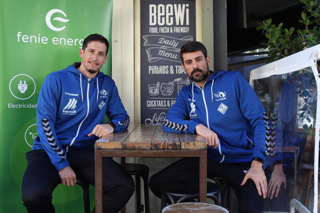 al que nadie había ganado en casa. Gran parte de la culpa la tuvo un jugador como <a href="/Ignaciosf4/">Ignacio Sanchez</a> que hizo suyo al equipo en una temporada gloriosa tras su salida de <a href="/cvalmeria/">Unicaja Costa de Almería Voleibol 🏴󠁧󠁢󠁥󠁮󠁧󠁿💚</a> . No quiero olvidar tampoco a @renzocai_ que fue un guía en la oscuridad de muchos partidos.(👇)