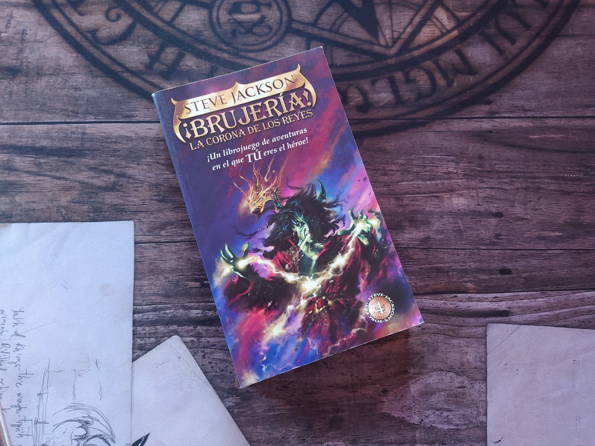 EscapeBookWorld's tweet photo. "Brujería - La corona de los reyes". Este clásico de Steve Jackson, pese a los años no pierde ni una pizca de su encanto. 😉 #libros #librojuegos #libroaventura #readaddict #bookpic #gamebook #hiperficción #mysterybook #coleccionismo @Librojuegos https://t.co/A8mRfD3KPG