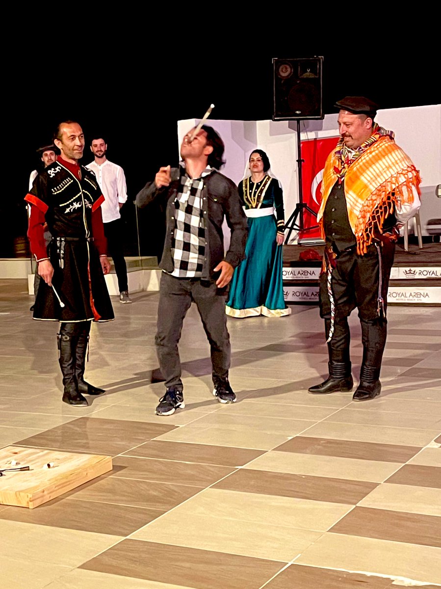 Balik_Arts's tweet photo. ✨DAY 5✨We spent the evening celebrating Turkey! This involved singing,dancing and a short play! A great experience😅🎉🎭🇹🇷
#turkey #dance #actorsforchange https://t.co/4DLg3gtiIo